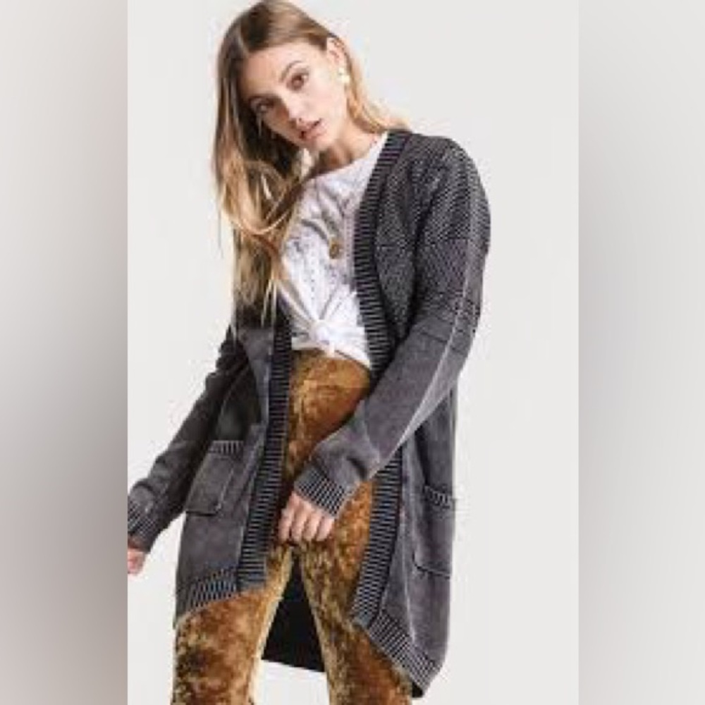 White Crow Women’s size Small Gray / black Knit Long Open Front Cardigan Duster